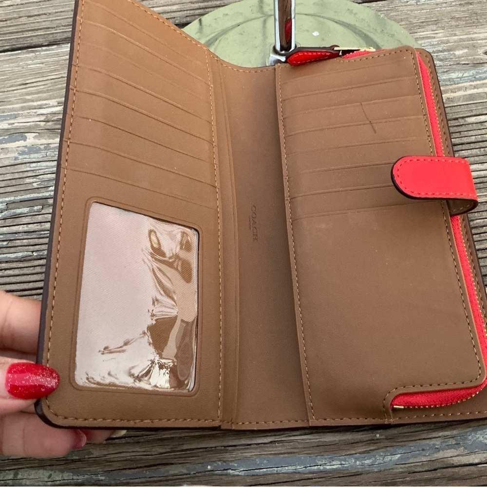 Coach Scarlet LeatherWomen Red Clutch Wallet - Picture 5 of 8